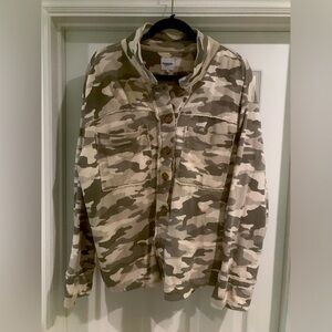 Kenzie Shacket (shirt or jacket) in Camo. Great condition. XL